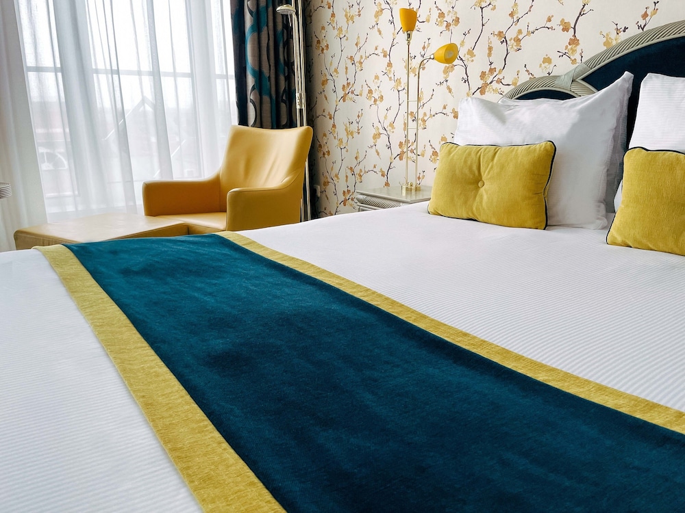 Deluxe Room, 1 Queen Bed photo 2