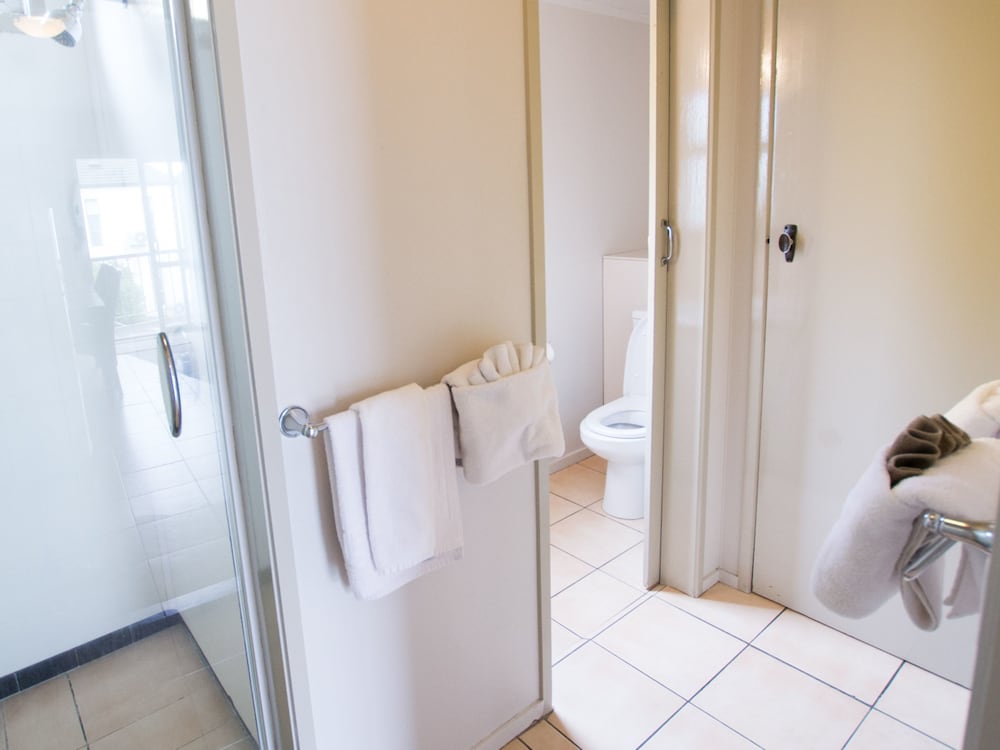 Two Bedroom Lake View Suite photo 3