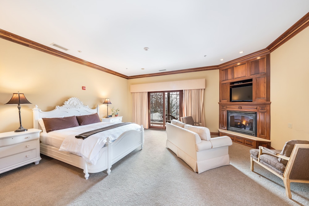 LAWSON SUITE Room 200 photo 1