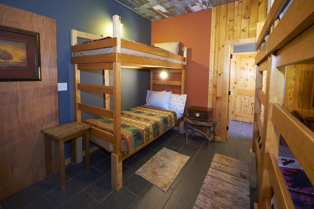 Room - Photo 3