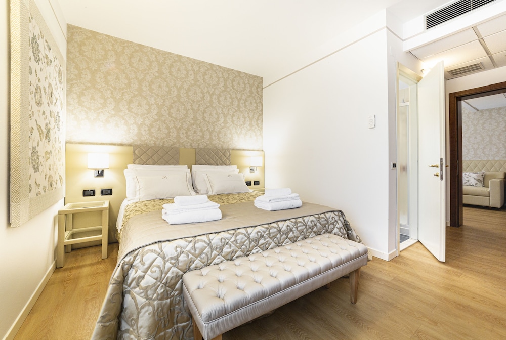 Family Quadruple Room, 1 Queen Bed with Sofa bed photo 1