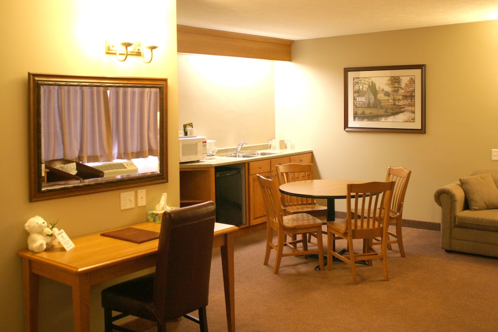 Master Suite, Kitchenette, 1 king bed with sofa bed photo 1