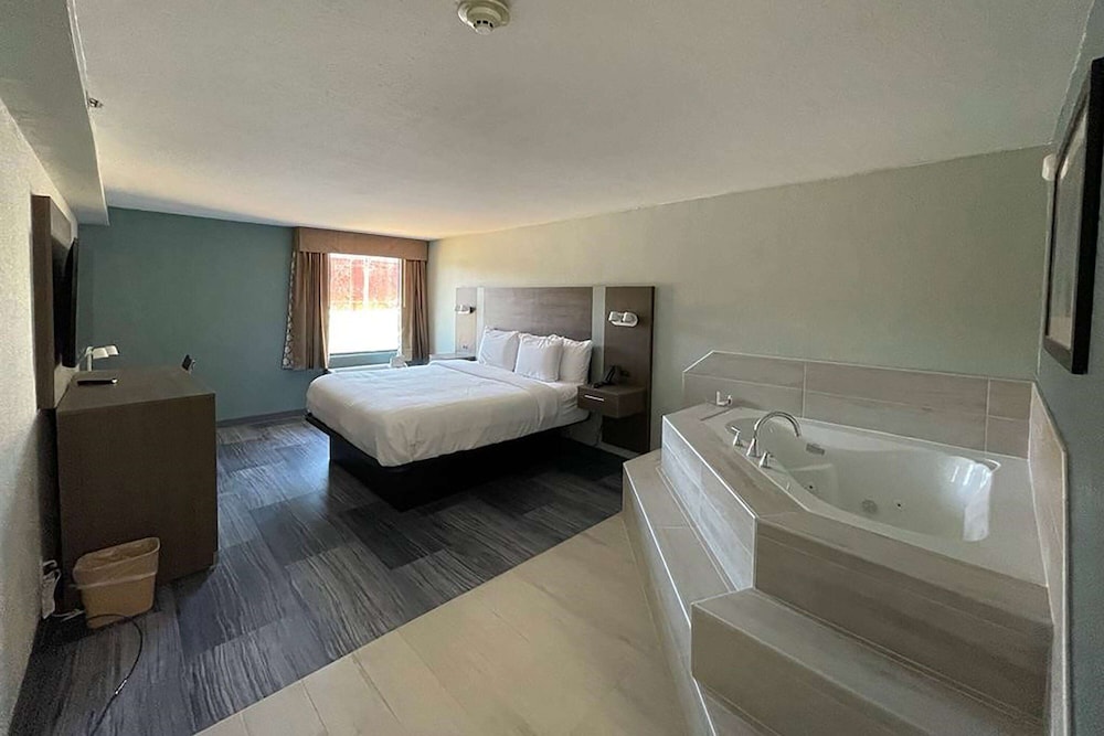 Deluxe Studio Suite, 1 King Bed, Non Smoking