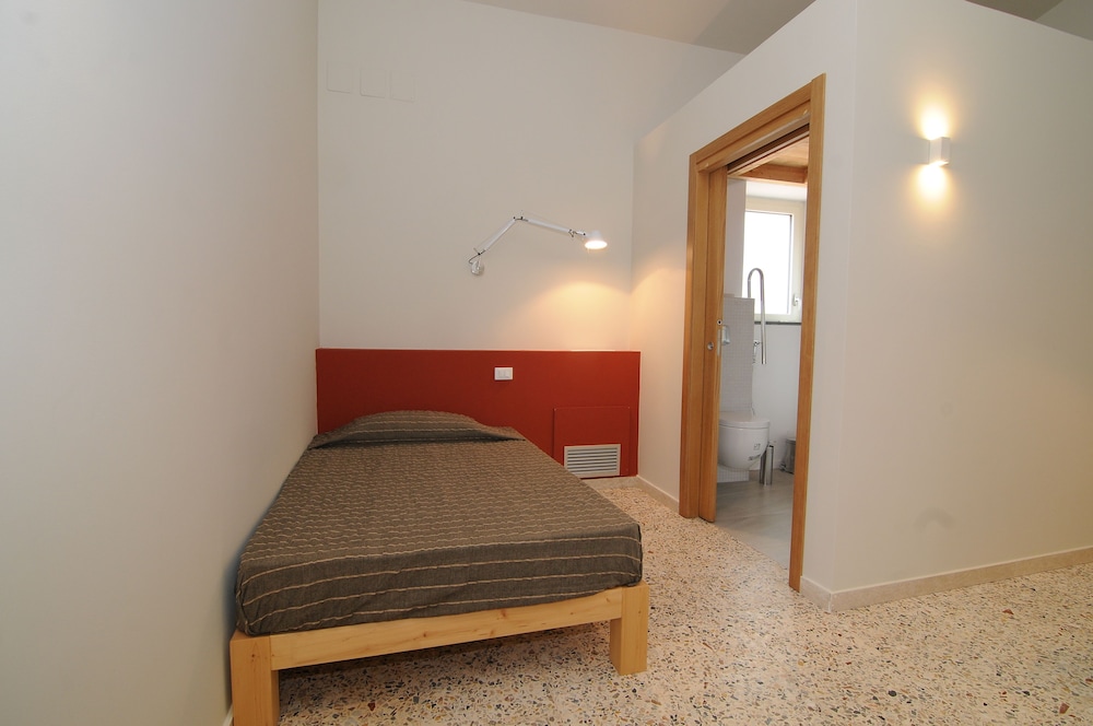 Standard Triple Room photo 3