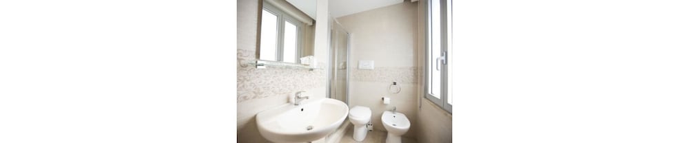 Double Room - Photo 5