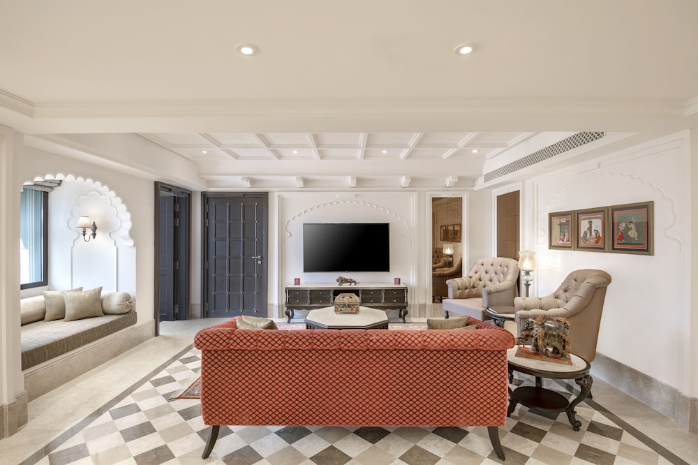 Presidential Suite thumbnail 6