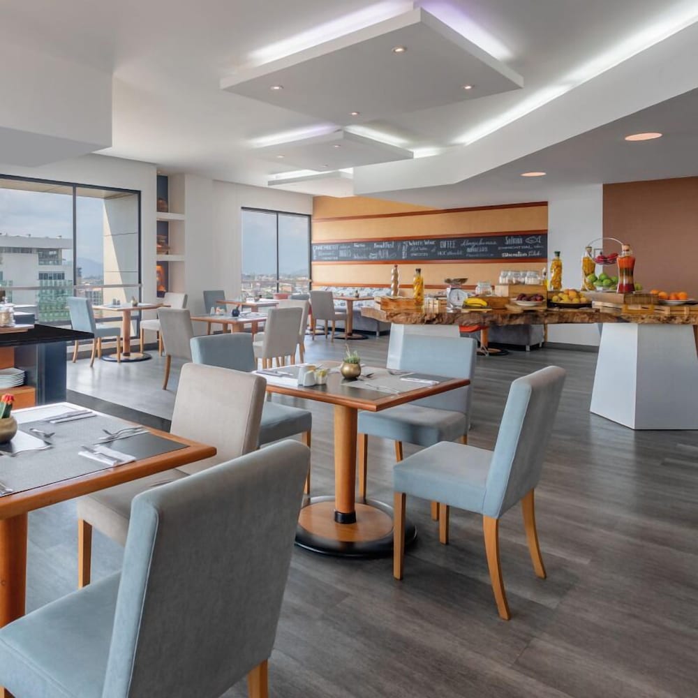 Club Suite, 1 Bedroom, Club Lounge Access (High Floor) - Photo 8