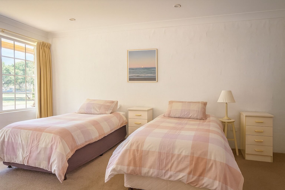 Twin Room - Photo 1