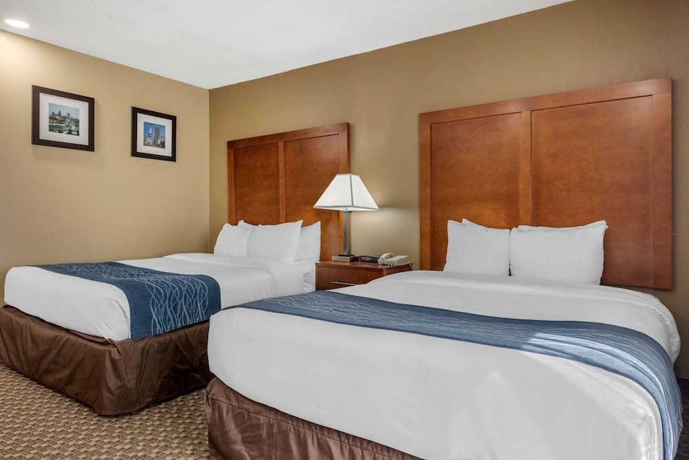 Standard Room, 2 Queen Beds, Non Smoking - Photo 2