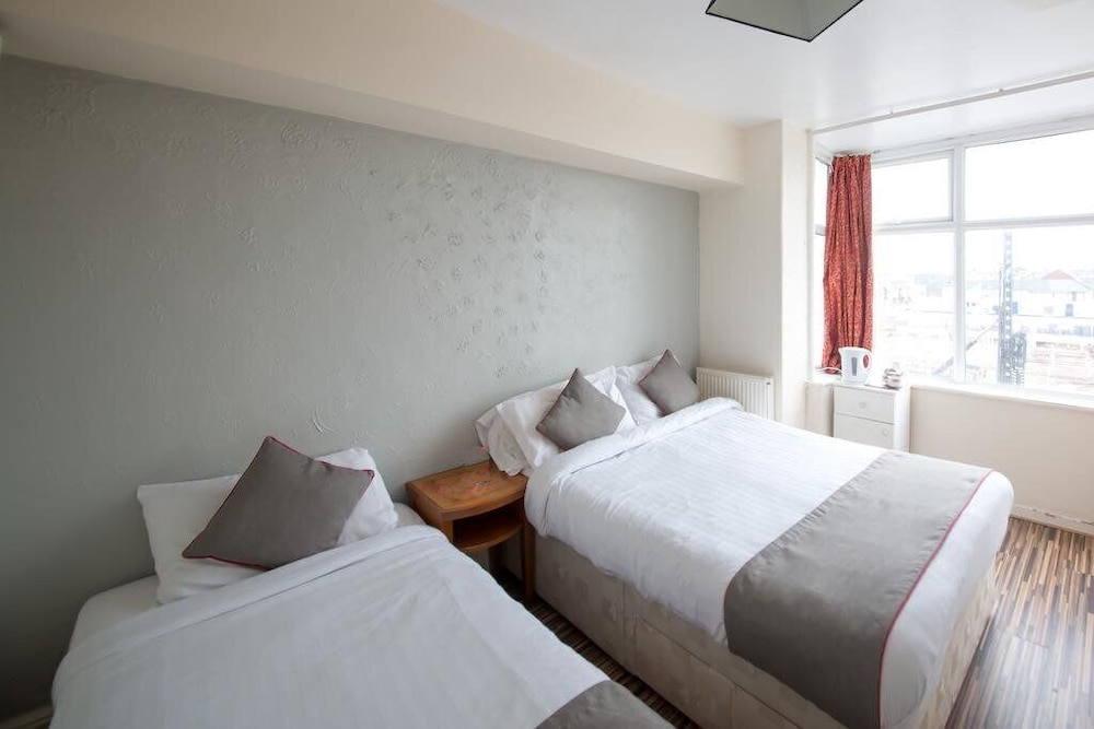 Standard Triple Room, Private Bathroom