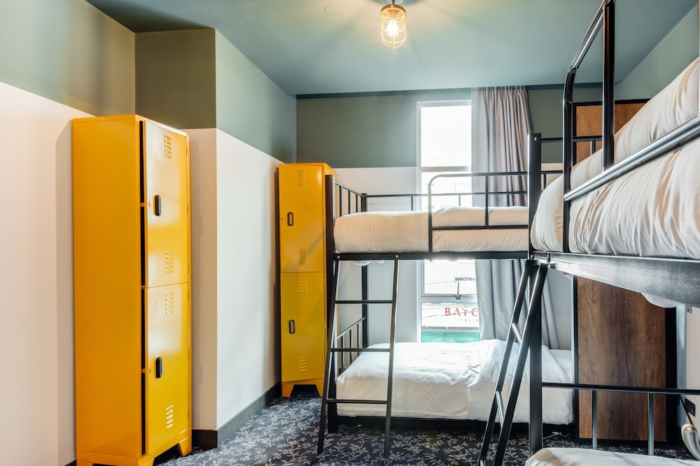 4 Bed Female Community Dorm photo 2