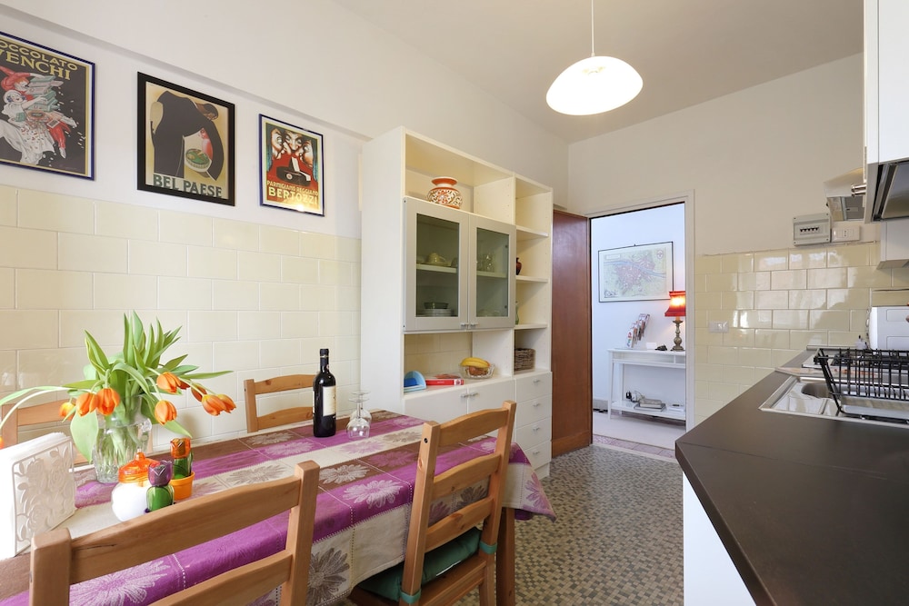 Classic Apartment, 1 Queen Bed with Sofa bed, Non Smoking, Kitchen photo 3