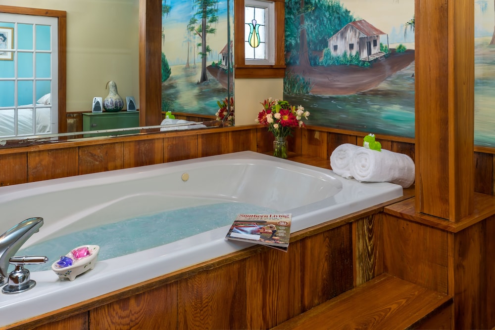 Room, Private Bathroom (Prairie Haven Cottage) photo 2