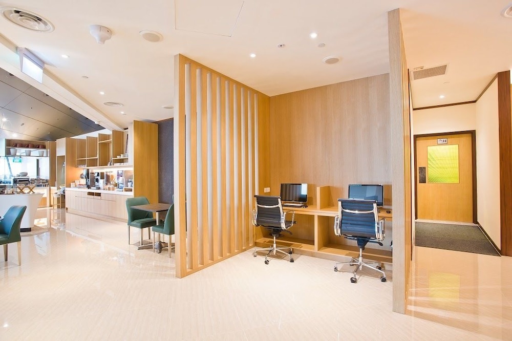 5hrs Lounge Use Seated Sofa Chairs (NO BED) Check-in Between 7AM to 7PM photo 2