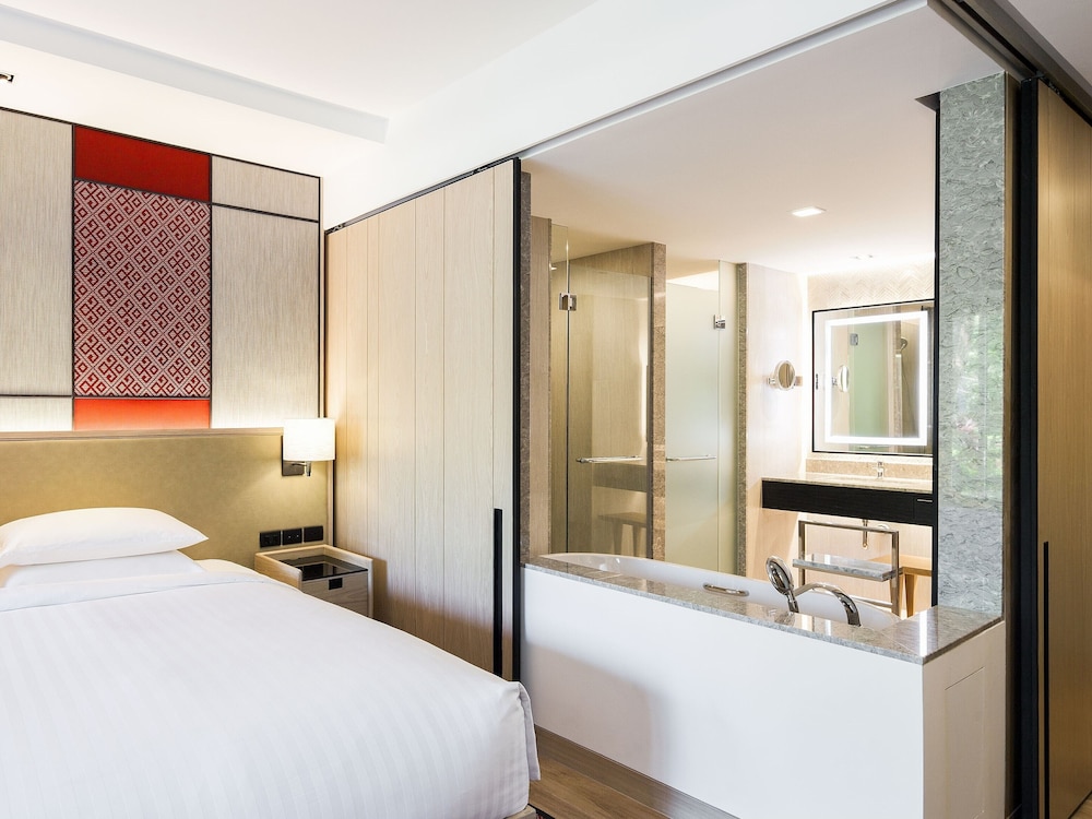Deluxe Room, 1 King Bed (Pet Friendly) - Photo 7