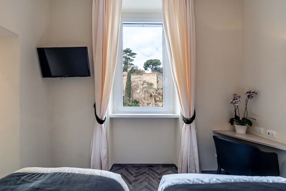 Superior Double Room, City View photo 3