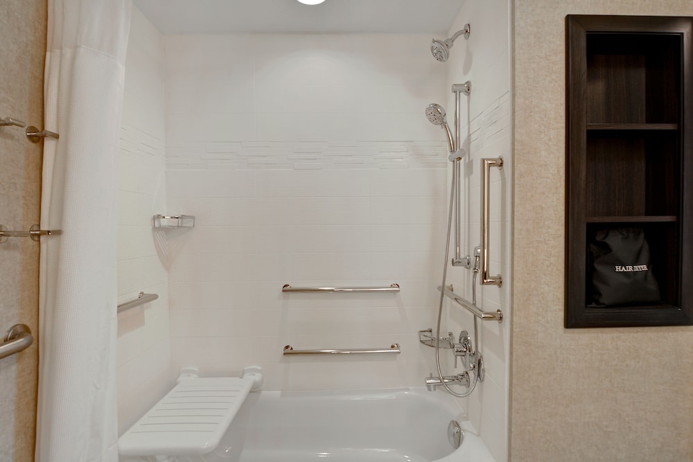 Studio, 1 King Bed with Sofa bed, Balcony (Mobility Accessible, Tub)