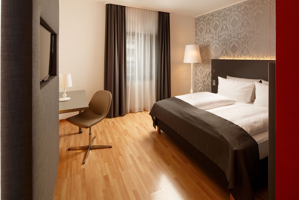 Standard Room, 1 Queen Bed, Accessible photo 1
