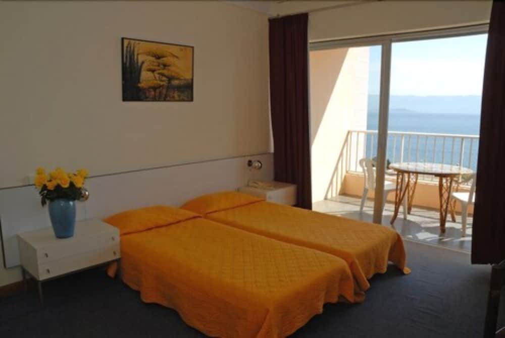 Triple Room, Sea View - Photo 2