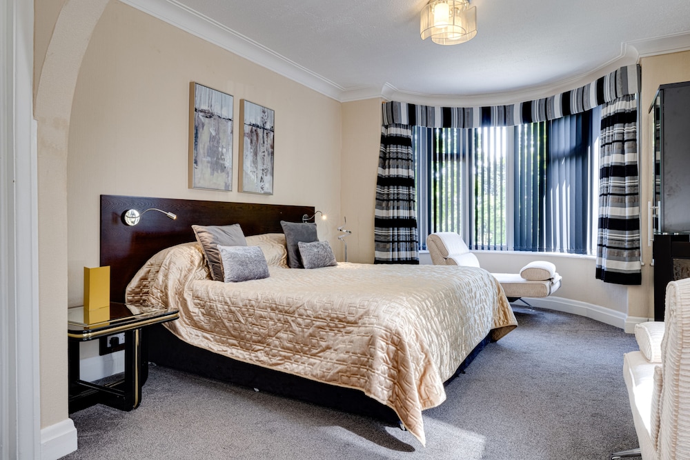 Superior Suite (The Glen Room)