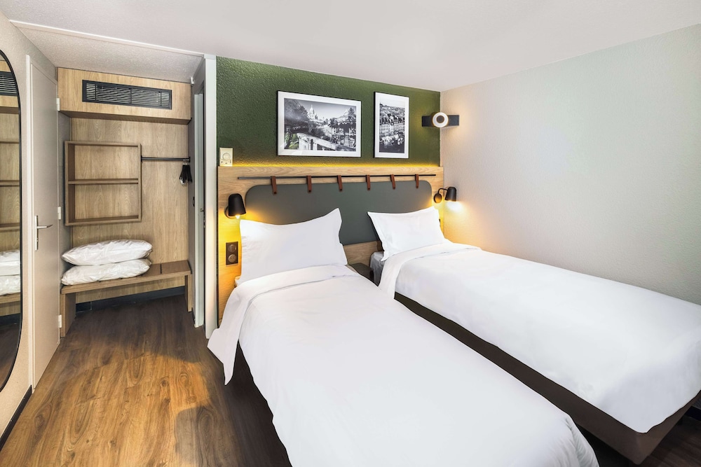 Standard Room, 2 Twin Beds - Photo 1