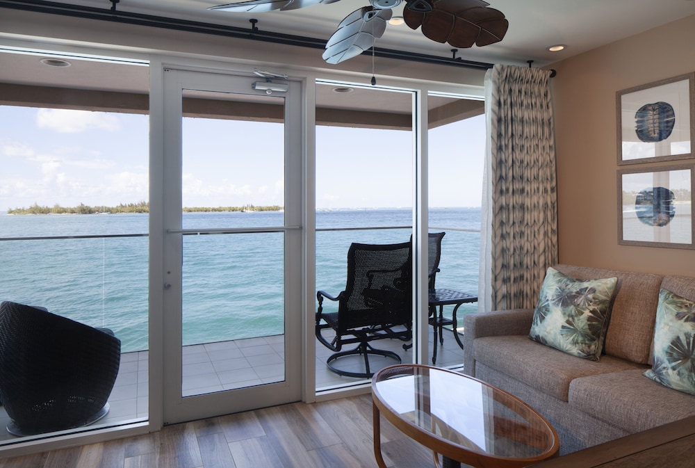Suite (Dockside) - Photo 9