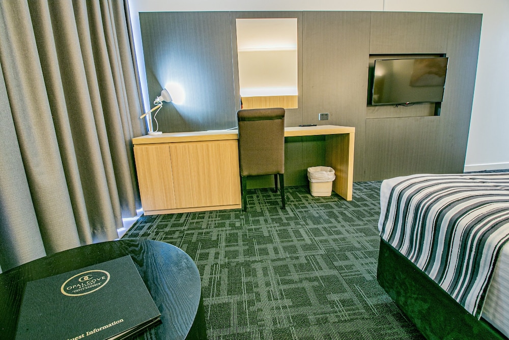 Ocean Side Queen Room - Photo 7