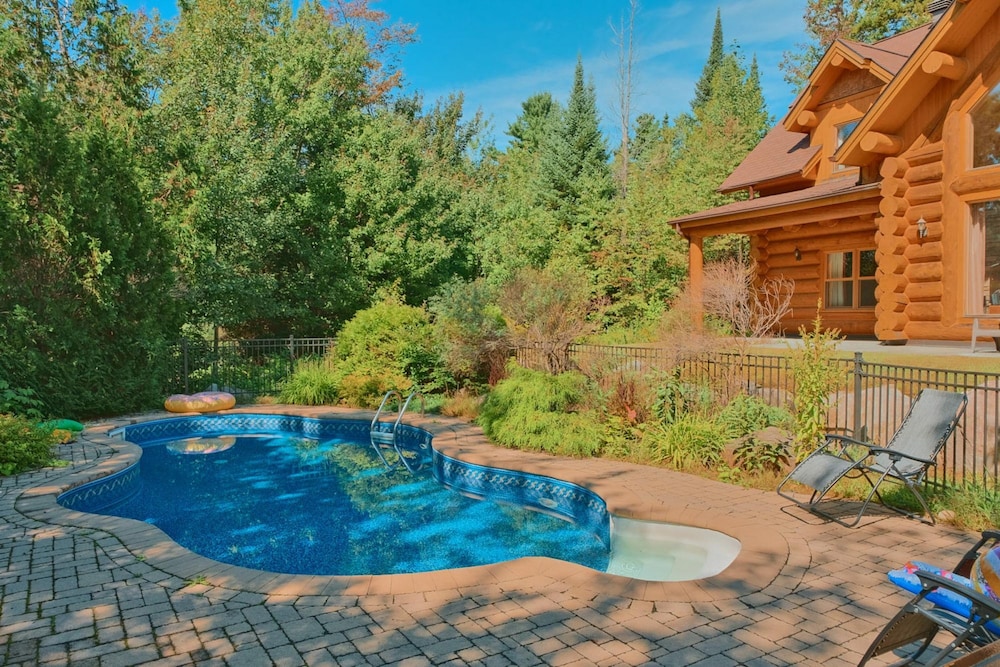 Executive Plus 52 - Beautiful Spacious log Home With Private hot tub Pool, Billede 31