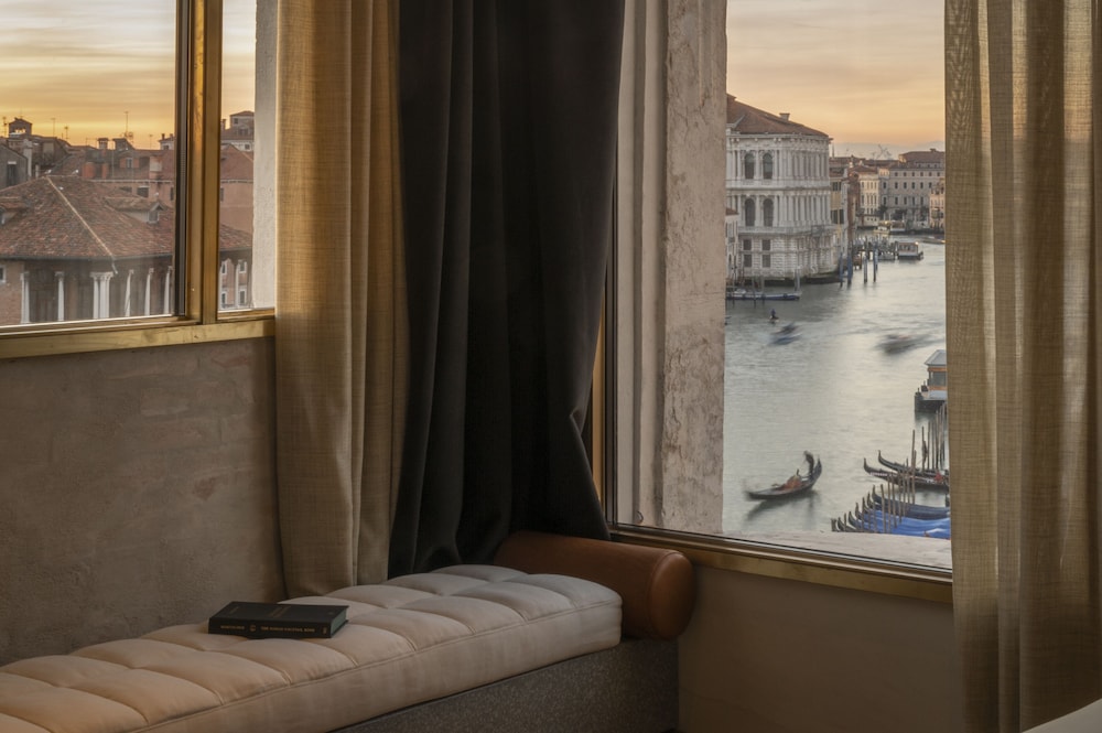 Special Over the Grand Canal