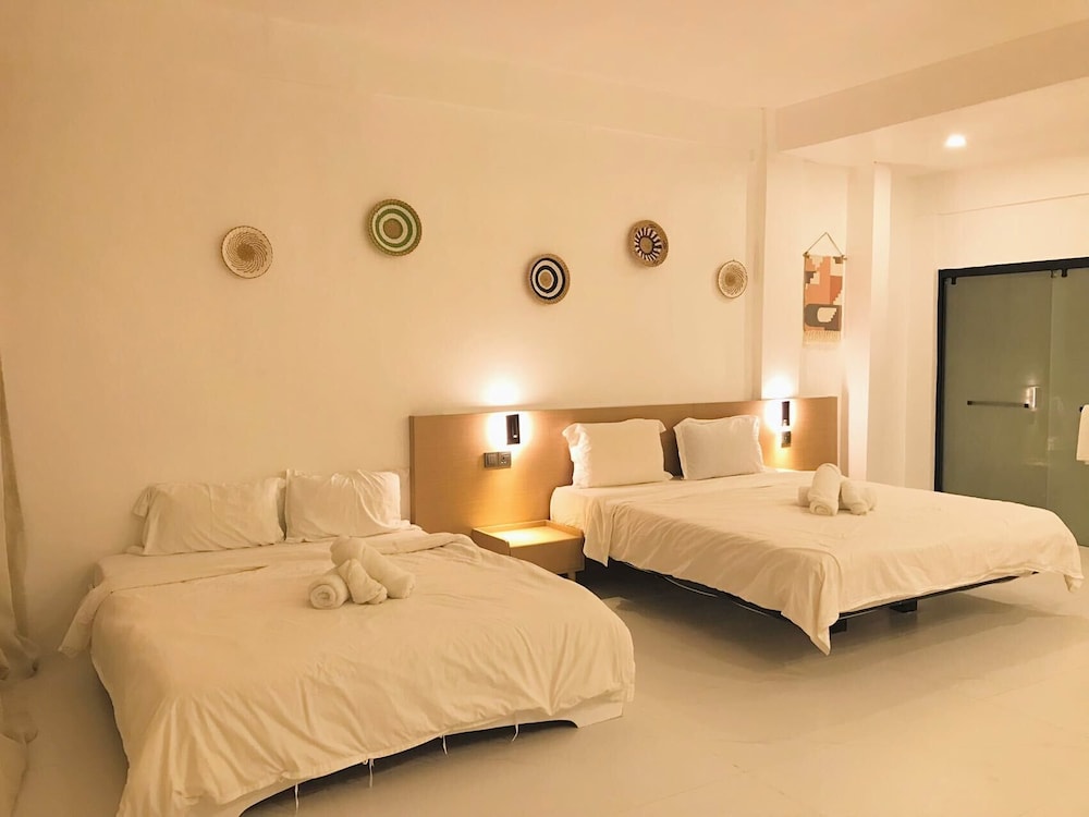 Deluxe Room, Multiple Beds, Garden View, Garden Area photo 3