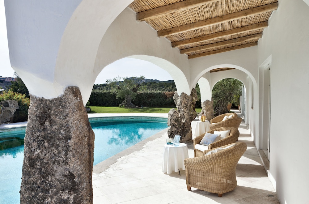 Studio Suite, 1 Queen Bed, Pool View photo 3