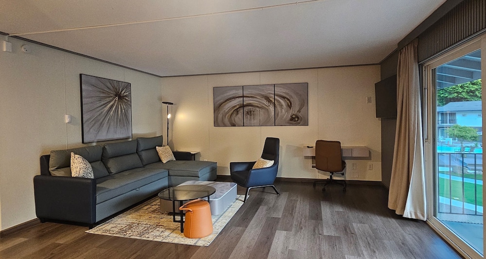 Family Suite, Non Smoking, River View photo 3