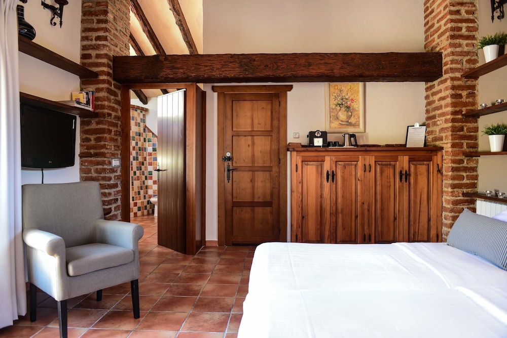 Suite, Balcony, Mountain View photo 3