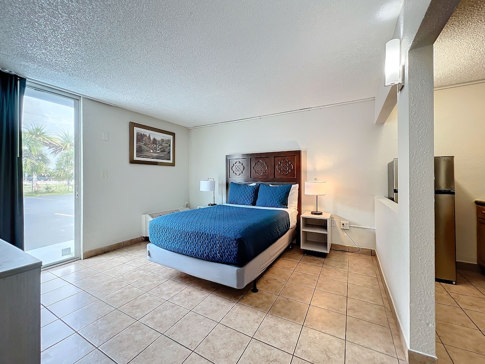 Studio, 1 King Bed, Non Smoking
