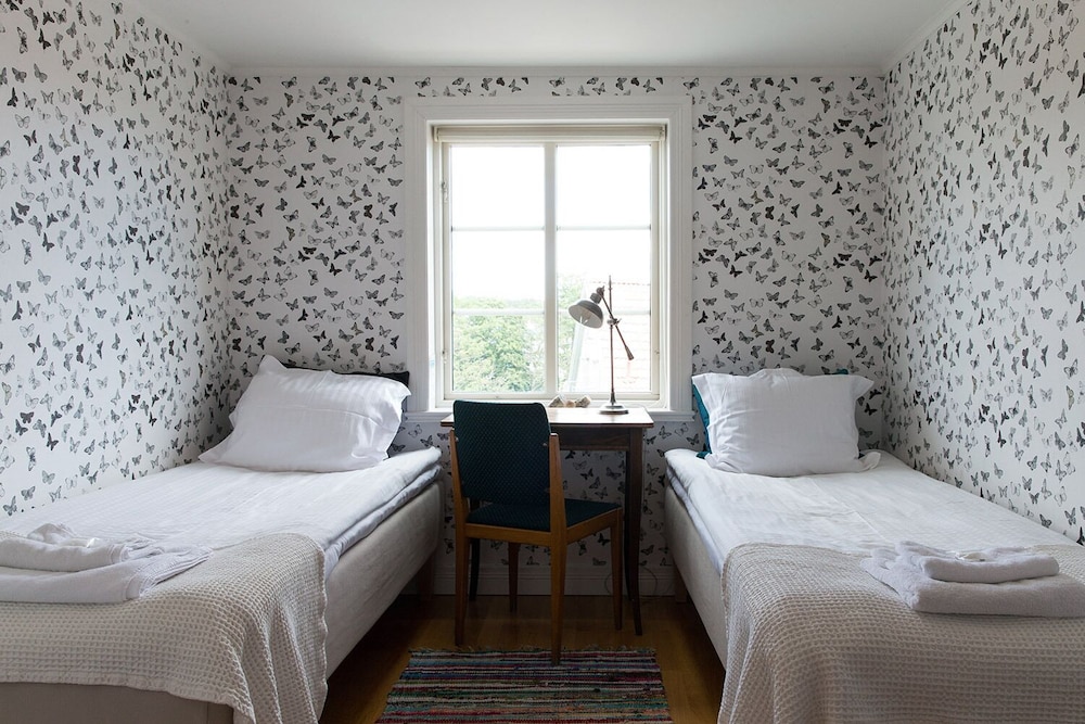Basic Twin Room, Shared Bathroom