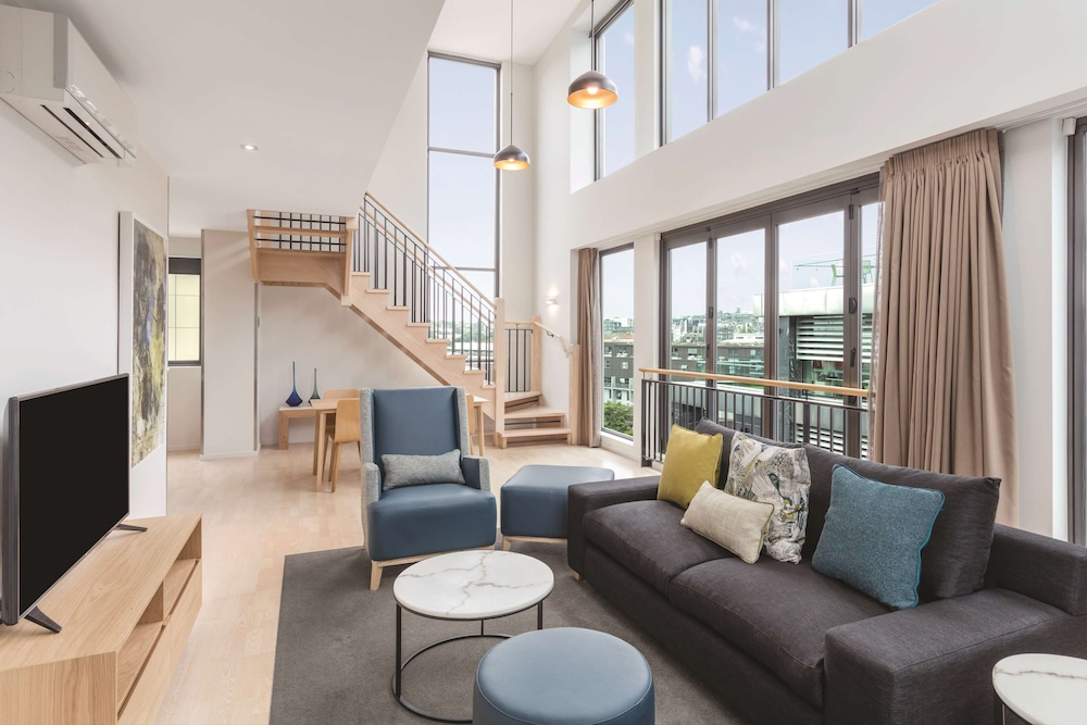 Premier Grand 3 Bedroom Apartment thumbnail 6