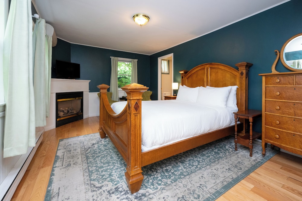 Room, 1 Queen Bed (Dewey Carriage House)