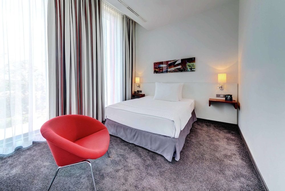 Junior Room, 1 King Bed