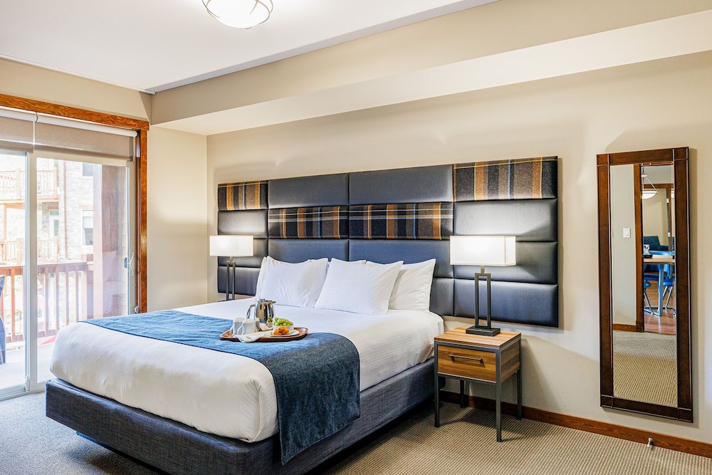 One Bedroom King Suite Plus Den photo 1