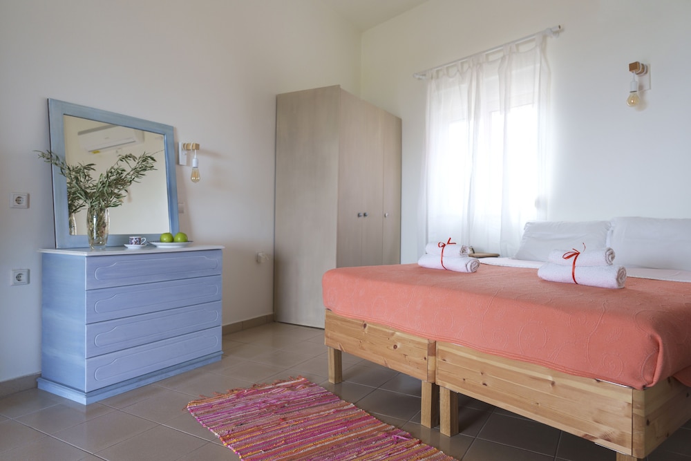 Double Room, Sea View, Beachfront photo 2