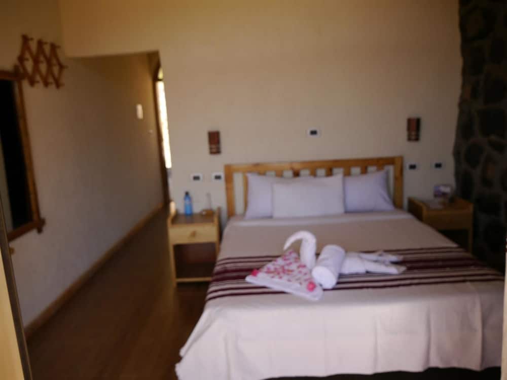 Traditional Double Room Single Use, 1 Queen Bed, Balcony, Mountain View photo 2