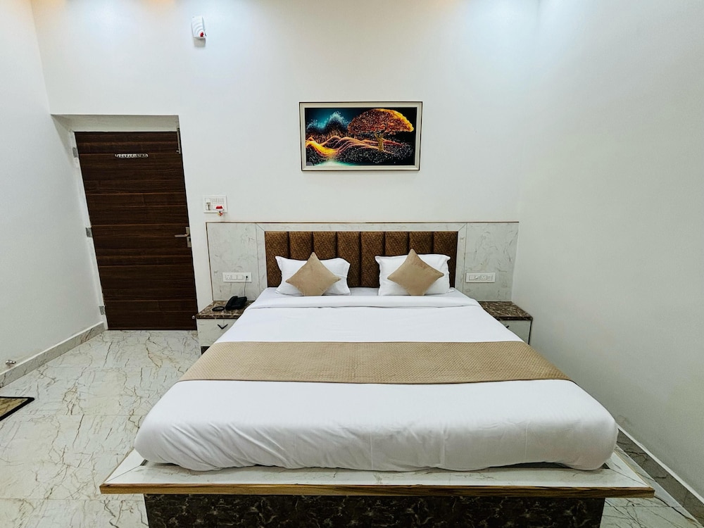 Deluxe Double Room, City View