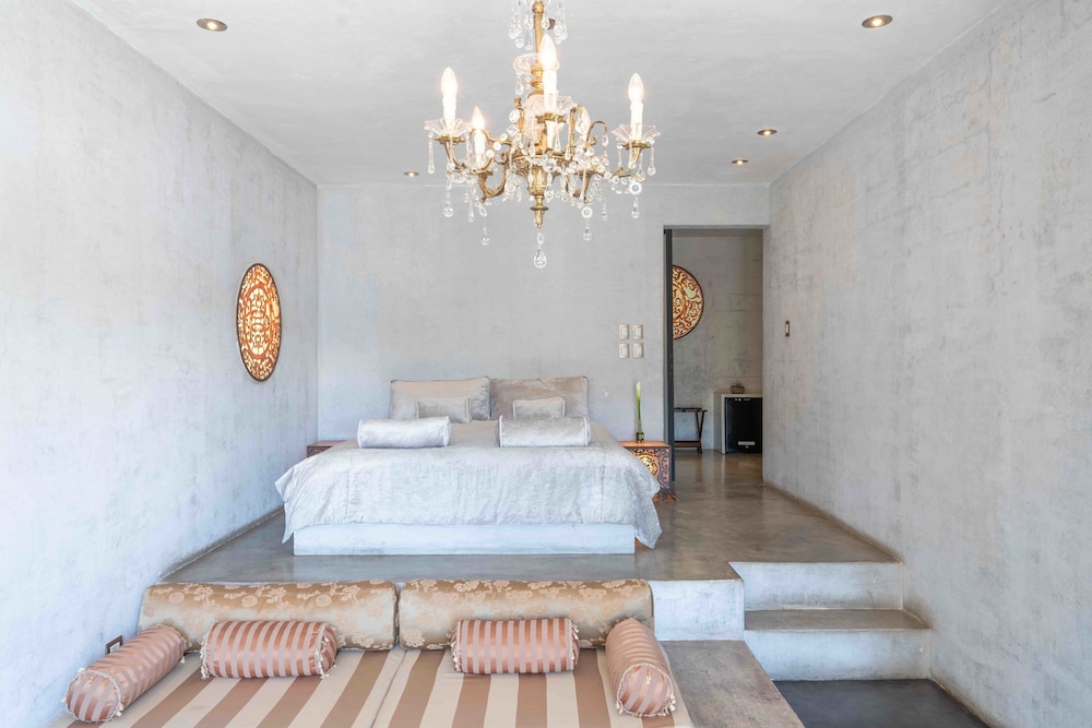 Junior Suite, 1 King Bed, Lake View, Lakeside
