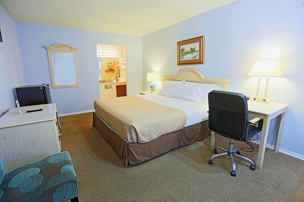 Standard Room, 1 King Bed - Photo 1