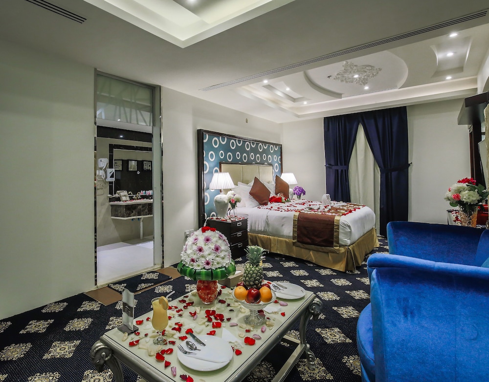 Classic Honeymoon suite