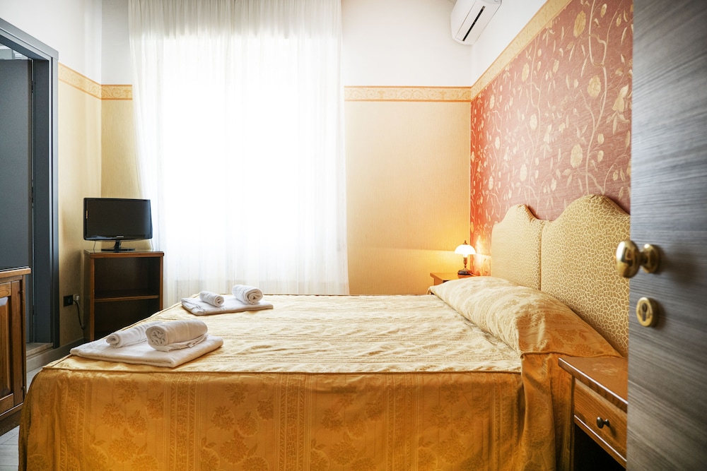 Economy Double Room photo 1