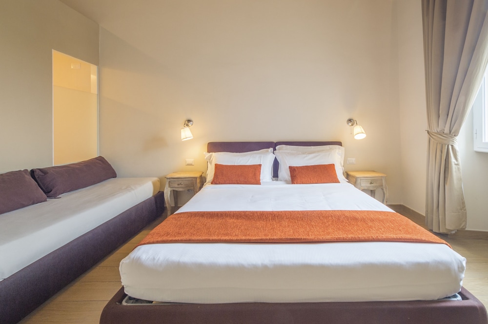 Classic Triple Room, 1 Bedroom, City View photo 3