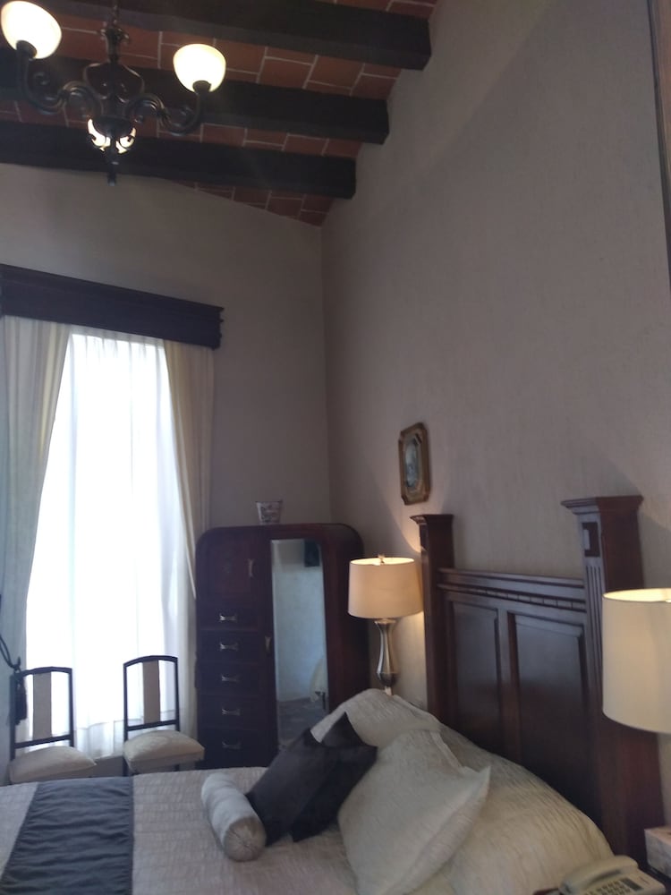 Signature Room, 1 Queen Bed (Gabrielle) photo 3
