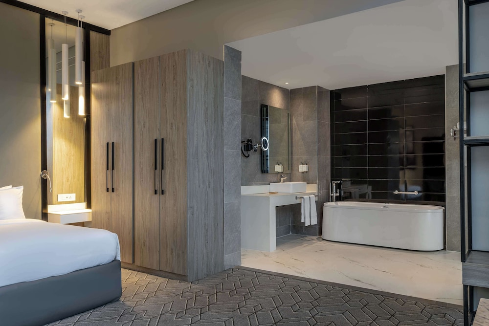 Presidential Suite, Pool View