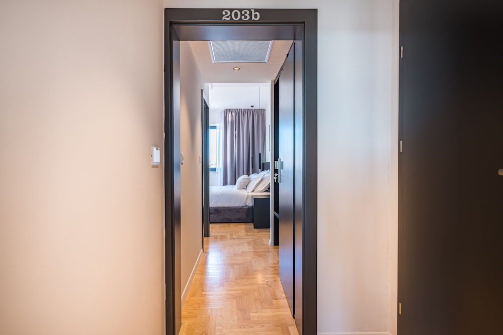 Deluxe Room - Photo 10